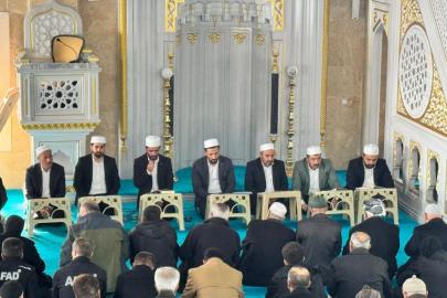 Hakkari'de deprem şehitleri dualarla anıldı