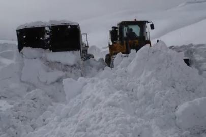 Hakkari'de karla mücadele: 143 yerleşim yerinin yolu ulaşıma açıldı