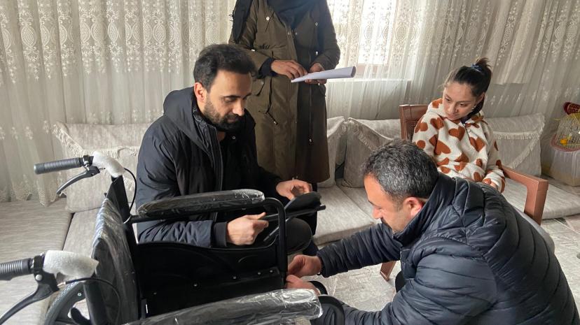 İpekyolu Belediyesi’nden Engelli Bireylere Tekerlekli Sandalye Desteği