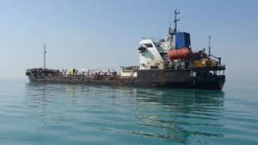 İran, Basra Körfezi'nde 1 milyon litreden fazla kaçak akaryakıt taşıyan 2 tekneye el koydu