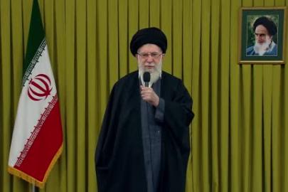 İran Dini Lideri Hamaney'den devrim yürüyüşlerine katılan halka teşekkür: "Düşmanlar hayal kırıklığına uğradı"