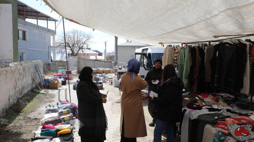 Kadın Politikaları Müdürlüğü Kapı Kapı Gezerek Dayanışmayı Örüyor