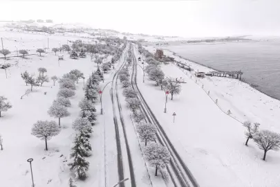 Kar Yağışı 161 Yerleşim Yerini Kapattı