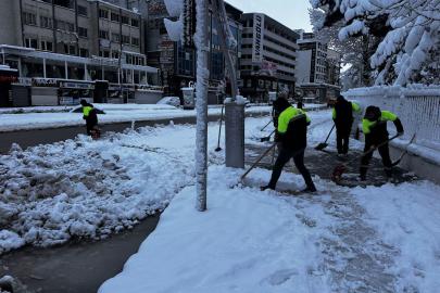 KAR YAĞIŞI ETKİLİ OLDU, BÜYÜKŞEHİR BELEDİYESİ SAHADA