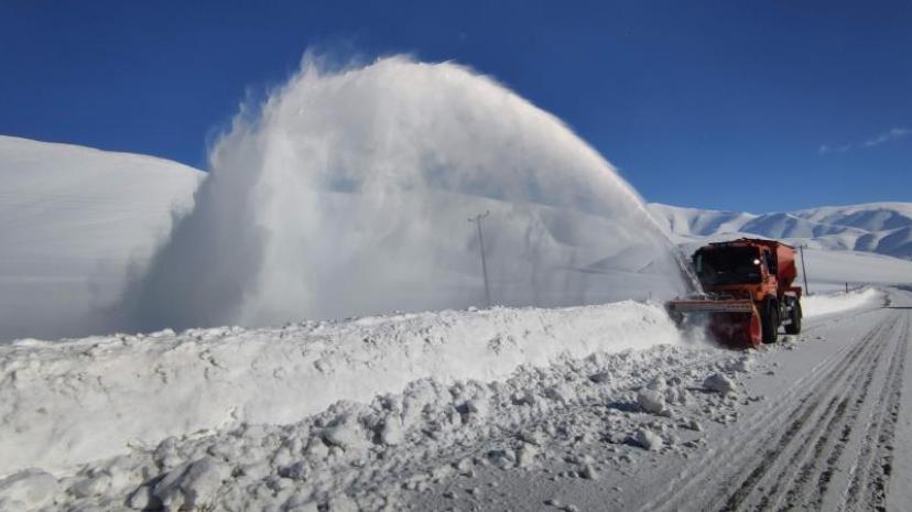 Karabet Geçidi'nde kar kalınlığı 2 metreyi geçti