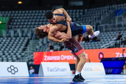 Milli güreşçi Yüksel Sarıçiçek Zagreb'te şampiyon oldu