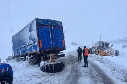 Muş’ta tır iş makinesine çarptı: 1 yaralı