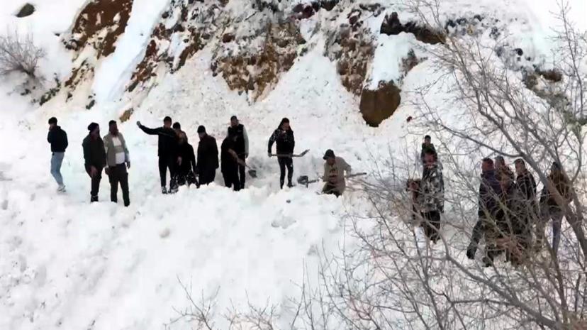 Off-road ekibi çığdan son anda kurtuldu