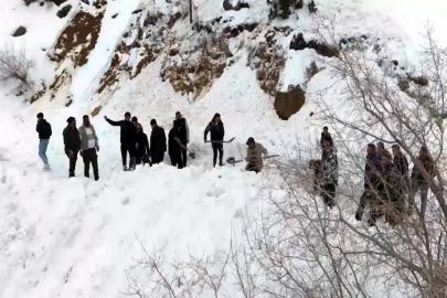 Off-road ekibi çığdan son anda kurtuldu