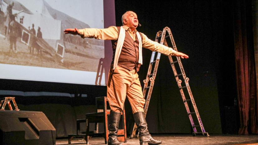 ÖĞRENCİLER “BİR TAYYARECİ VECİHİ HÜRKUŞ” TİYATROSUNU İZLEDİ