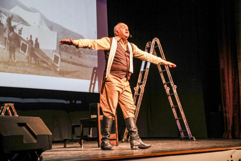 ÖĞRENCİLER “BİR TAYYARECİ VECİHİ HÜRKUŞ” TİYATROSUNU İZLEDİ