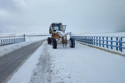 oğun Kar Yağışı Erçek’te Yolları Kapattı,