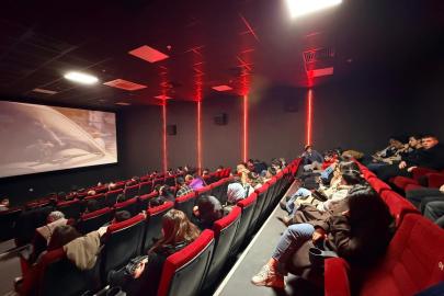 ÖZEL GEREKSİNİMLİ BİREYLER BU KEZ SİNEMADA BULUŞTU