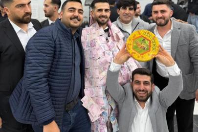 Siirt'te gelin ve damada altın yerine 1 kilo bal takıldı