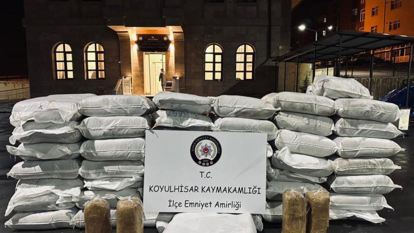 Sivas’ta 1 ton 337 kilo kaçak tütün ele geçirildi