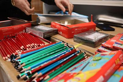 Tuşba Belediyesi Öğrencilere Kırtasiye Desteğini Sürdürüyor