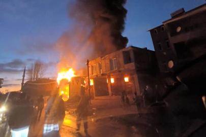 Van'da iş yerinde yangın paniği