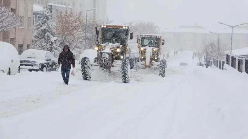 Van’da kar etkili oldu: 97 yol ulaşıma kapandı