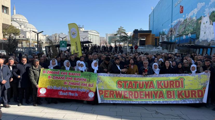 Van'da Kürtçe Dil Paneli düzenlendi