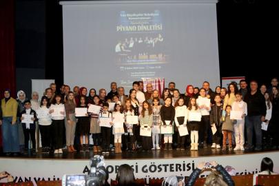 VAN’DA MİNİK ÖĞRENCİLERDEN SANATA YOLCULUK