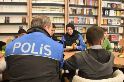 Van'da Öğrencilere Kitap Tahlili Etkinliği