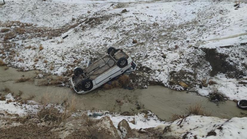 Van'da otomobil dereye uçtu: 3 yaralı
