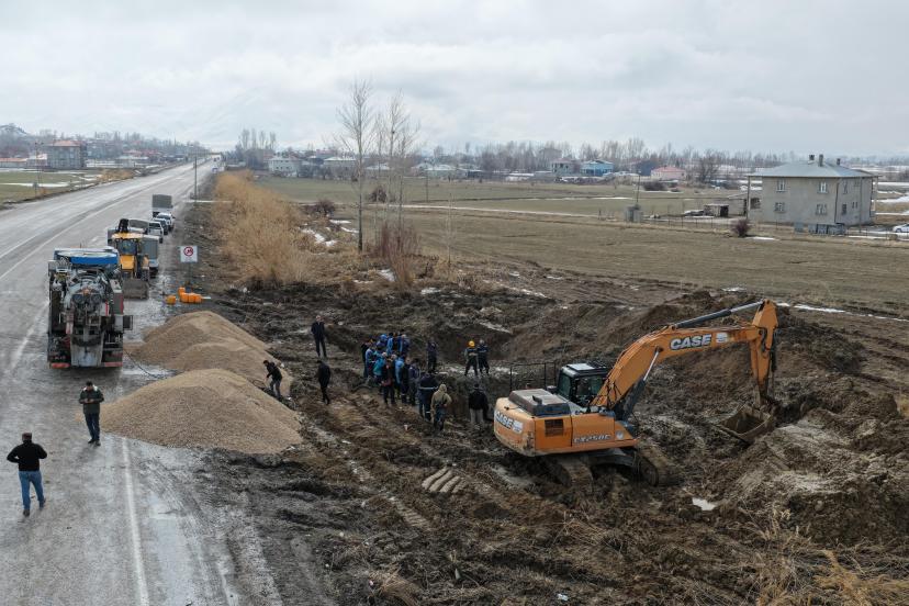 VASKİ EKİPLERİ ARIZAYI GİDERDİ, MAHALLELERE SU VERİLDİ