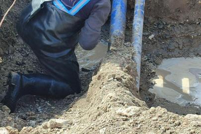 VASKİ EKİPLERİNDEN GÜRPINAR’DA ŞEBEKE HATTI TIKANIKLIKLARINA MÜDAHALE