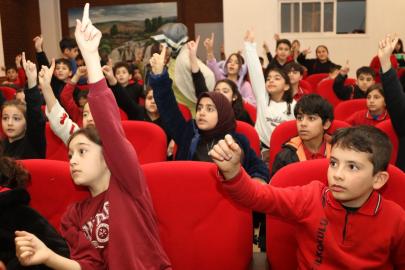 YAZAR SALİH ZENGİN OKUYUCULARI İLE BULUŞTU