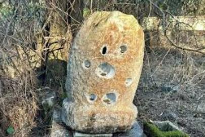 2 asırlık adak taşı ortadan kayboldu