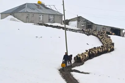 9 yıldır 3 metre karın altında 'nöbet' tutuyorlar