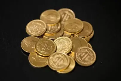 Altın yeni haftaya düşüşle başladı