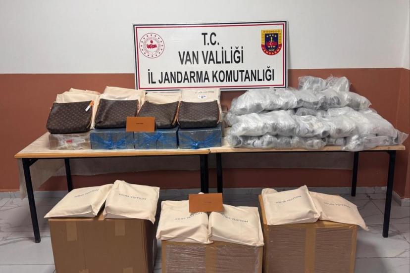 Başkale’de 3 milyon 460 bin TL değerinde kaçak eşya ele geçirildi