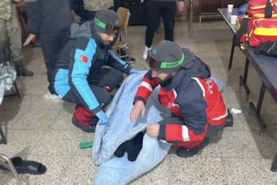 Başkale'de hipotermi şüphesi olan 2 göçmen kurtarıldı