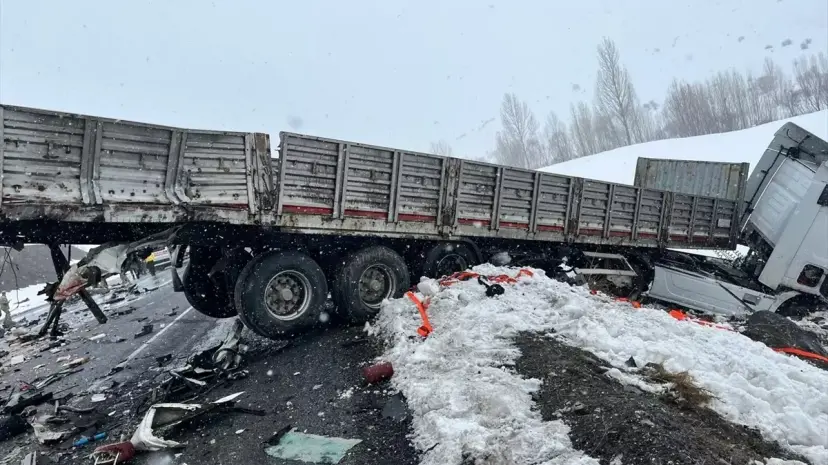 Bitlis–Van yolunda katliam gibi kaza