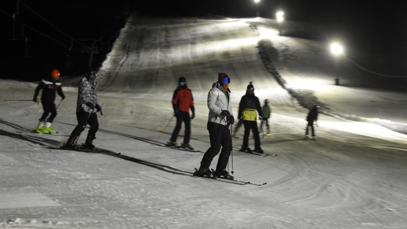 Bitlis’teki Kayak Merkezi’nde ilk kez gece kayağı heyecanı