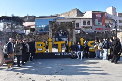 Bitlis'teki yabancı öğrenciler tarihi mekanları gezdi