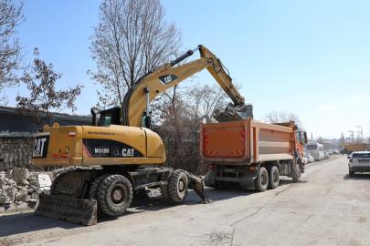 BÜYÜKŞEHİR BELEDİYESİ’NİN YIKIM ÇALIŞMALARI DEVAM EDİYOR