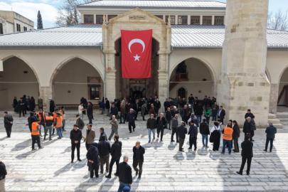 Depremde hasar gören 583 yıllık Ulu Cami yeniden ibadete açıldı