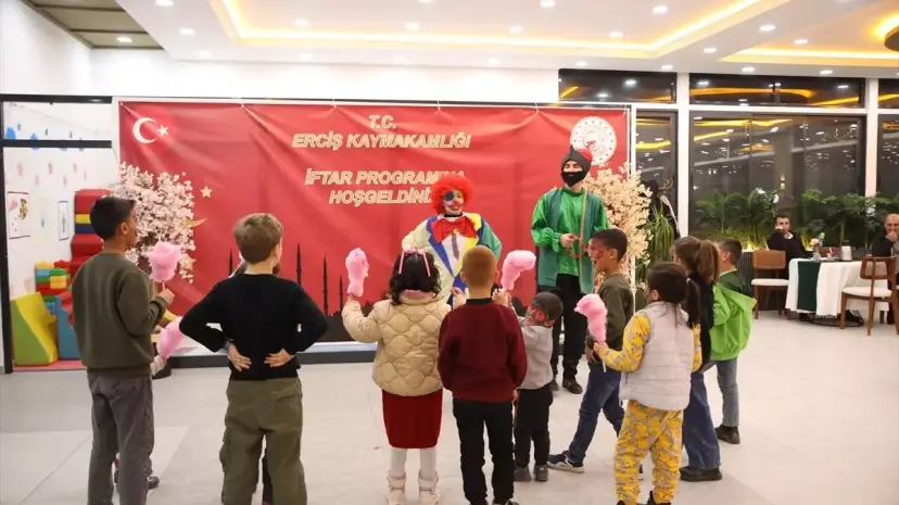 Erciş'te Dünya Yetimler Günü İftarı