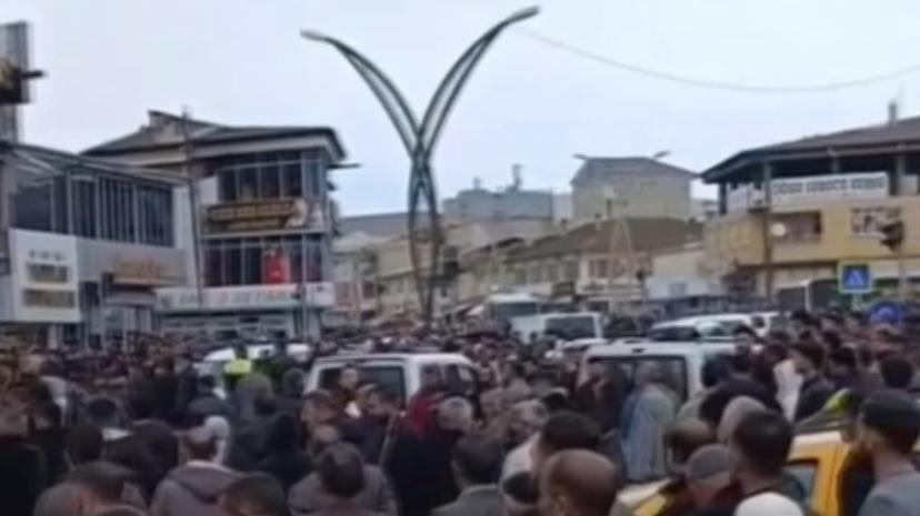 Erciş’te taşlı sopalı kavga: 3 yaralı