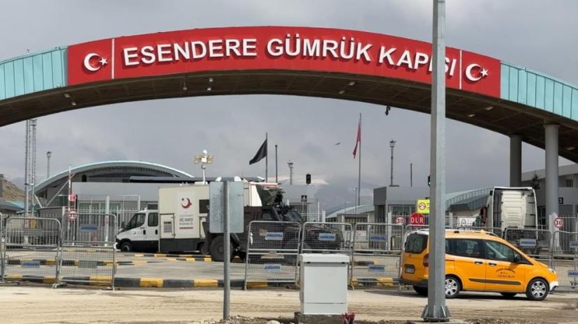 Esendere Sınır Kapısı’nda sessiz bekleyiş sürüyor