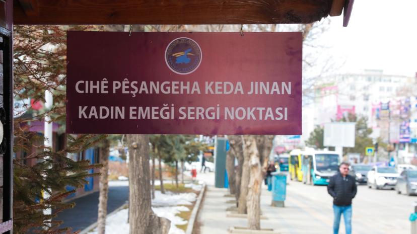 İpekyolu Belediyesi İlk Kadın Emeği Sergi Noktasını Açtı