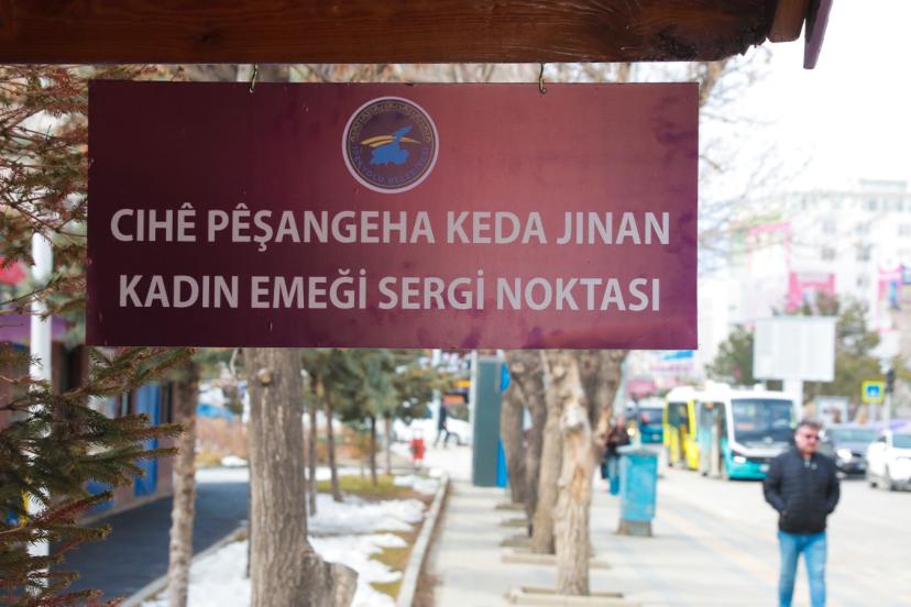 İpekyolu Belediyesi İlk Kadın Emeği Sergi Noktasını Açtı