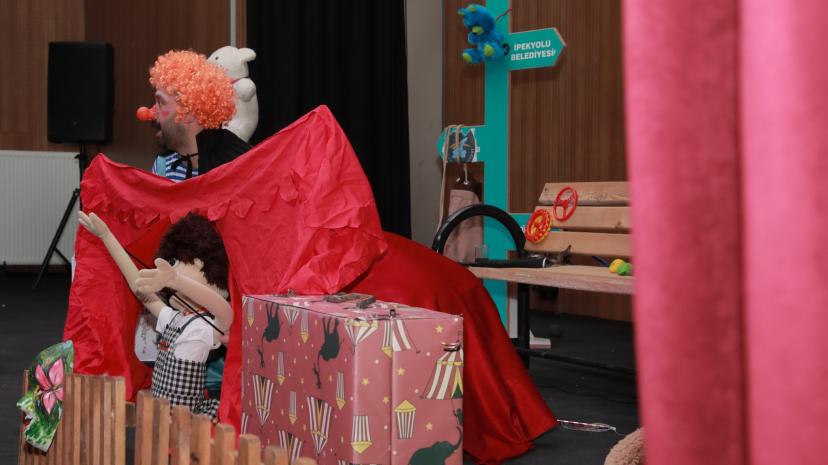 İpekyolu Belediyesi’nden çocuklara özel tiyatro