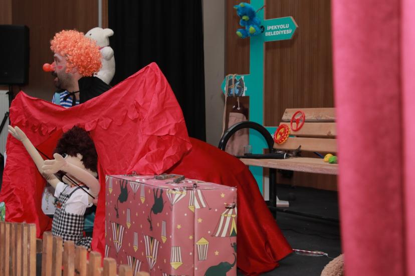 İpekyolu Belediyesi’nden çocuklara özel tiyatro