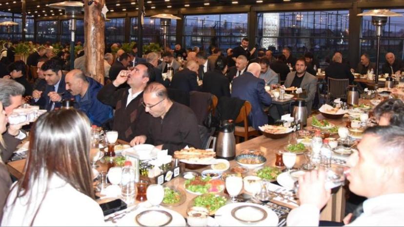 İpekyolu Kaymakamı muhtarlarla iftarda bir araya geldi