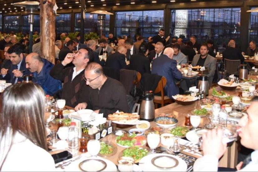 İpekyolu Kaymakamı muhtarlarla iftarda bir araya geldi