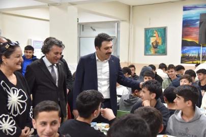 İpekyolu Kaymakamı Öğrencilerle İftar Sofrasında buluştu