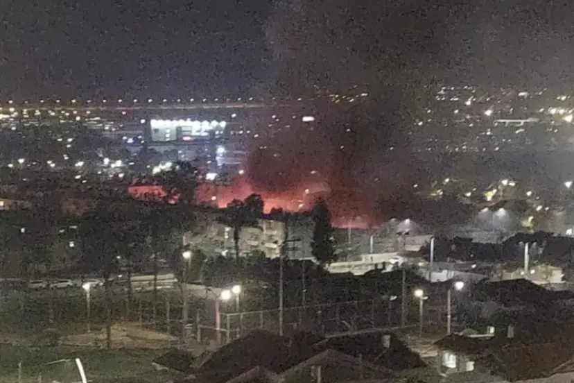 İran, İsrail'in güneyinde bulunan Dimona kentini vurdu